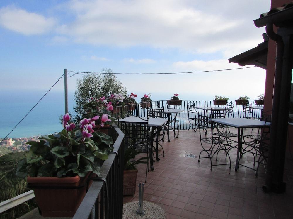 Hostal Casale Di Caterina Taormina Exterior foto