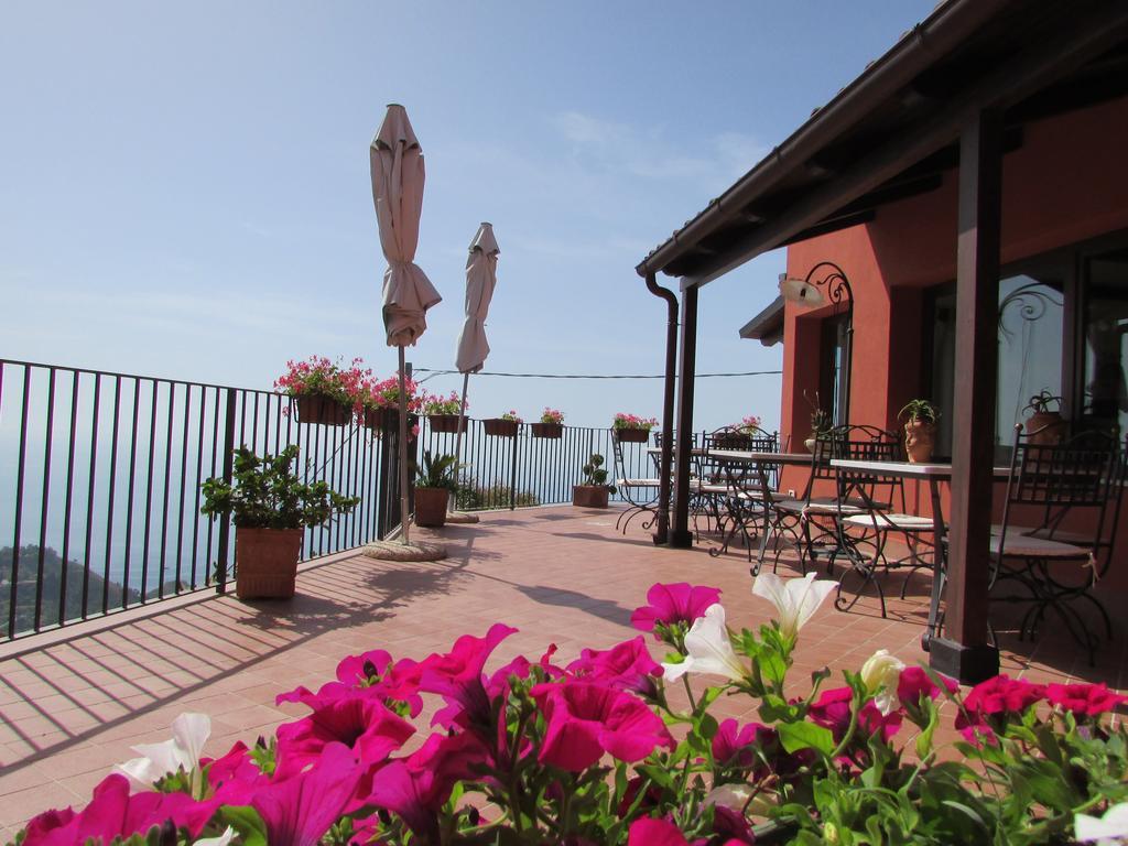Hostal Casale Di Caterina Taormina Exterior foto